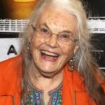 This icon Broke the Record for the Oldest Tony winner at 90, Embracing Natural Aging. See Her Now