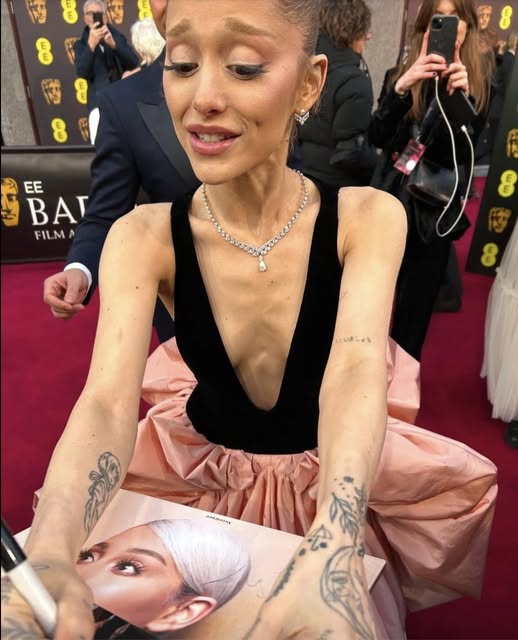 Ariana Grande signing fans pictures at the BAFTA’s.