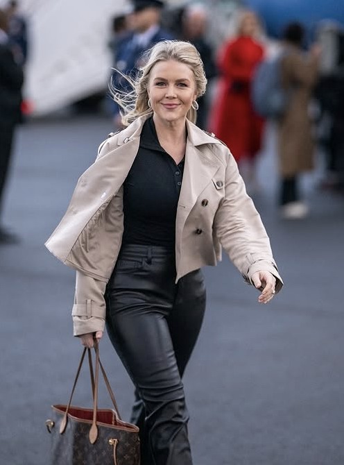 White House Press Secretary Slammed After People Spot Small Detail In This Photo She Shared