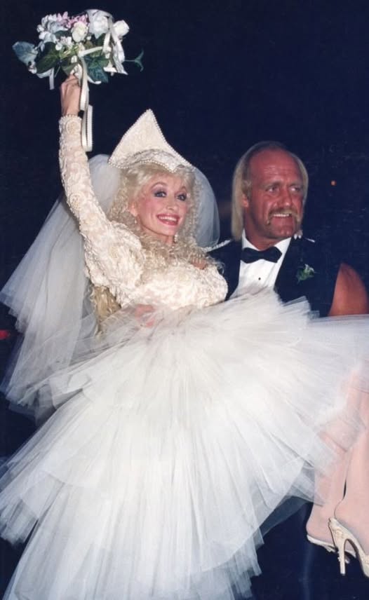Dolly Parton and Hulk Hogan “married” in a wild in-ring ceremony that no one could believe was actually broadcast live.