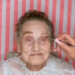 The 80-year-old granny gets amazing transformation by her granddaughter and becomes an Internet star